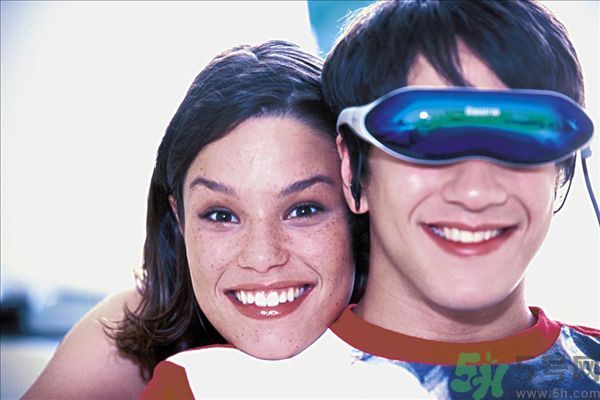 4k vr眼鏡對(duì)眼睛有損傷嗎？4k vr眼鏡對(duì)眼睛危害有哪些