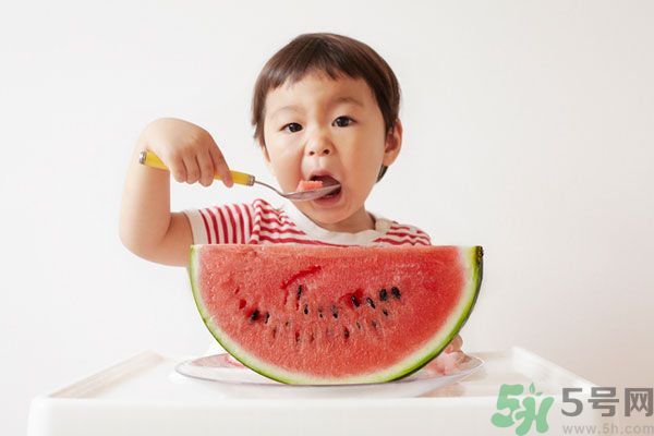 西瓜放冰箱可以放幾天？西瓜放冰箱隔夜能吃嗎？