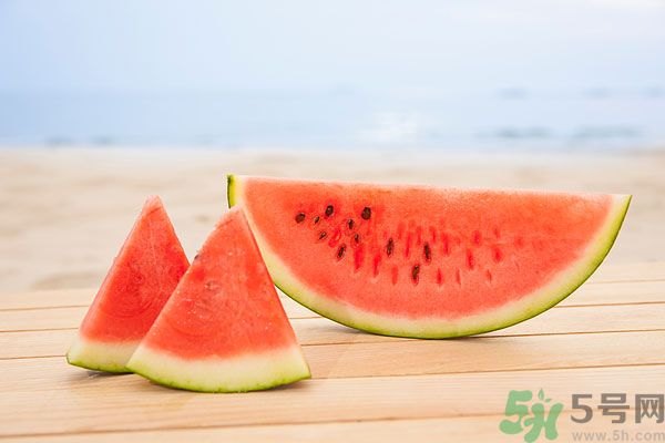 衣服上的西瓜汁怎么洗掉？怎么洗掉西瓜汁？