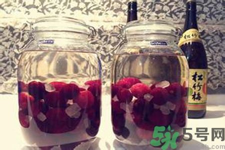 楊梅酒要泡多久？楊梅酒的保質(zhì)期是多久？