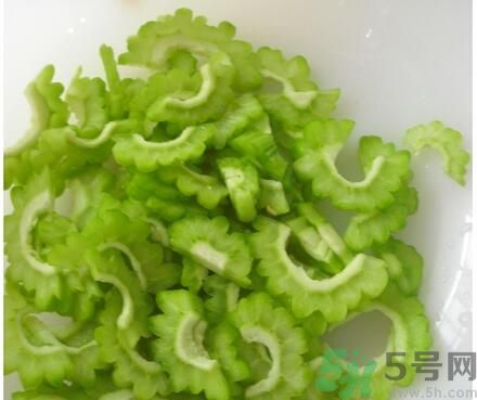 苦瓜和皮蛋一起吃能降火嗎？苦瓜能和皮蛋一起吃嗎？