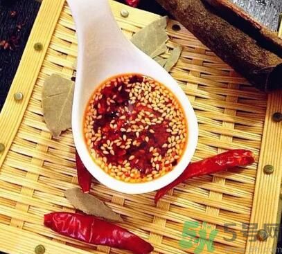 夏天辣椒油要放冰箱嗎？辣椒油可以放冰箱嗎？