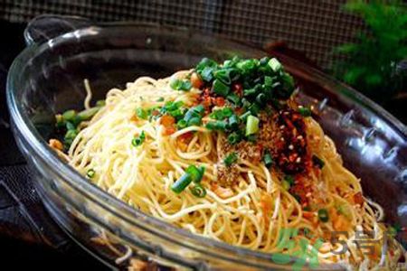哺乳期可以吃涼面嗎？哺乳期吃涼面對(duì)寶寶有影響嗎？