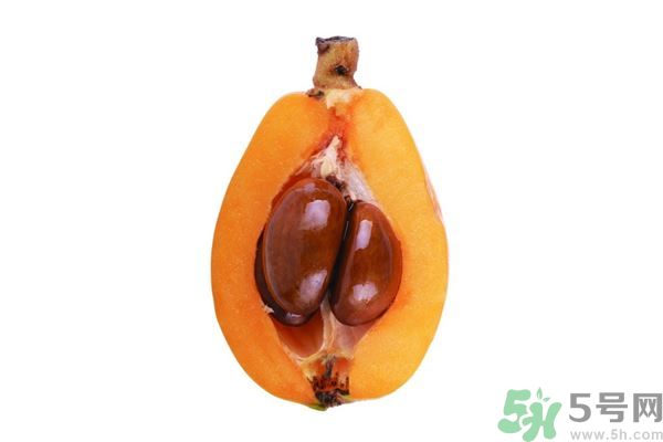 枇杷能跟百合一起煮嗎？ 枇杷能和銀耳一起煮嗎？