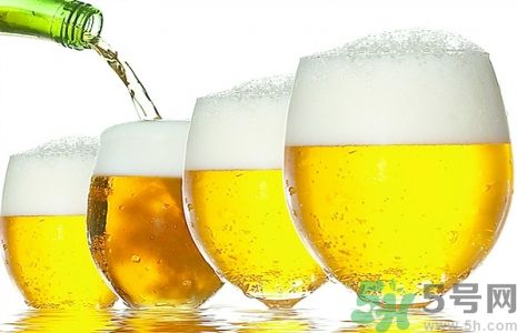 過期啤酒能喝嗎？過期啤酒喝了會(huì)怎么樣？