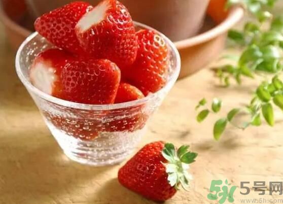 楊梅可以和草莓一起吃嗎？楊梅能和草莓一起吃嗎？