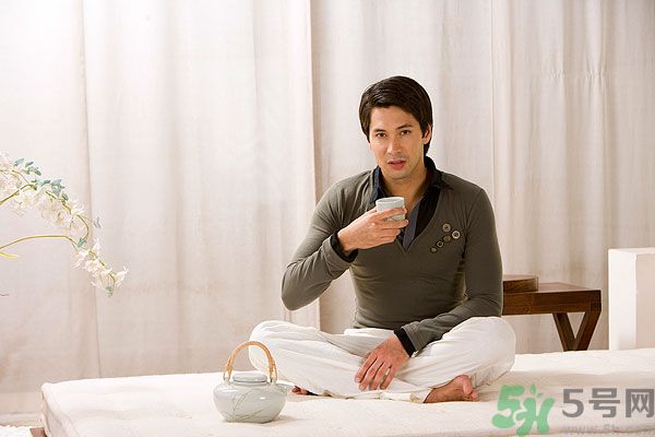 吃楊梅時(shí)可以喝茶嗎？吃楊梅時(shí)喝茶有什么壞處？