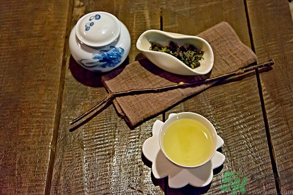 吃魚的時候能喝茶嗎？吃魚可以喝茶嗎？