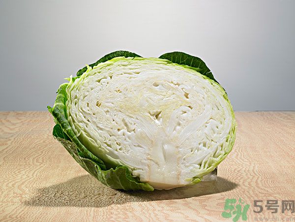 包菜外面爛了還能吃嗎？包菜里面有花可以吃嗎？