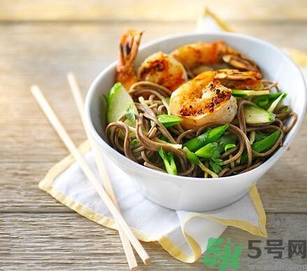 生菜可以和蝦一起吃嗎？生菜和蝦一起吃可以嗎？