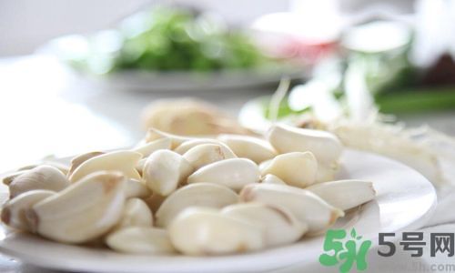 吃粽子時可以就大蒜嗎？粽子可以和大蒜一起吃嗎？