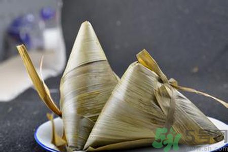 粽子可以和酸梅湯一起吃嗎？吃粽子能喝酸梅湯嗎？