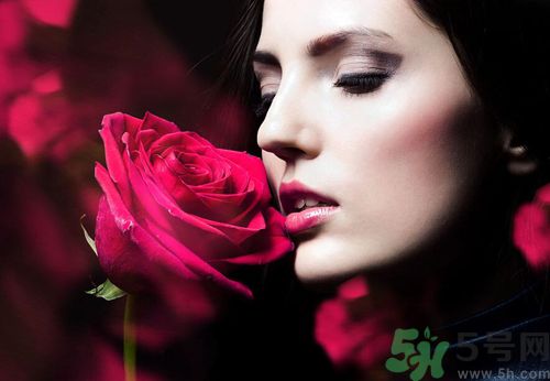 女性喝菖蒲酒有什么好處？女性喝菖蒲酒可以調(diào)經(jīng)嗎？