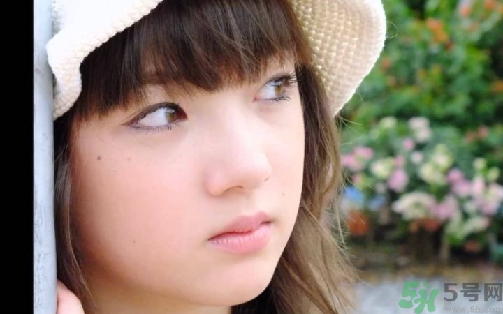15歲變聲正常嗎？女生15歲才變聲正不正常？
