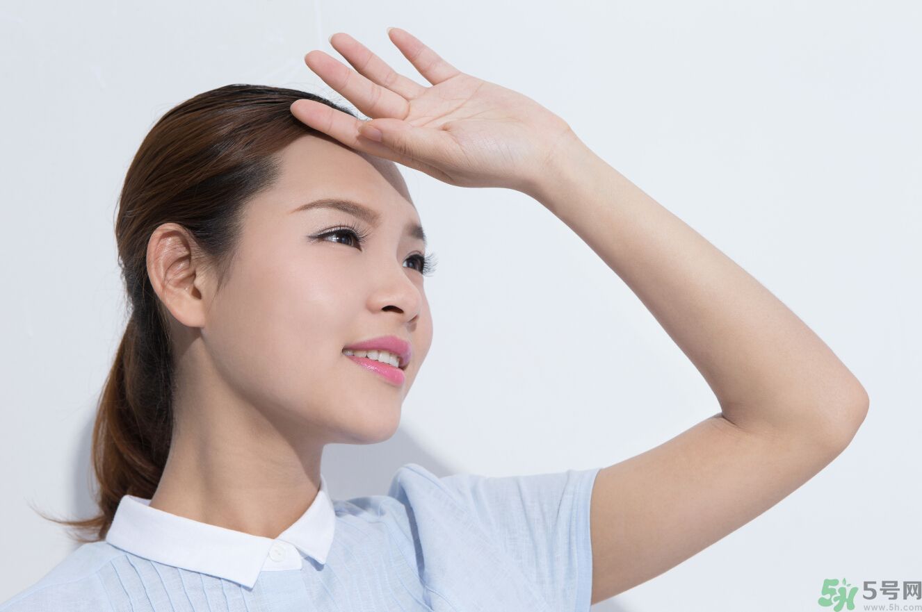 胳膊曬黑了多久能恢復(fù)？胳膊曬黑了怎么白回來？