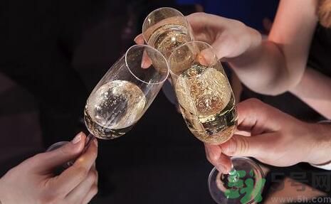 胡蘿卜汁可以解酒嗎？喝胡蘿卜汁可以醒酒嗎？