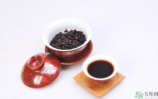 普洱茶生茶好還是熟茶好？普洱茶的功效與作用？