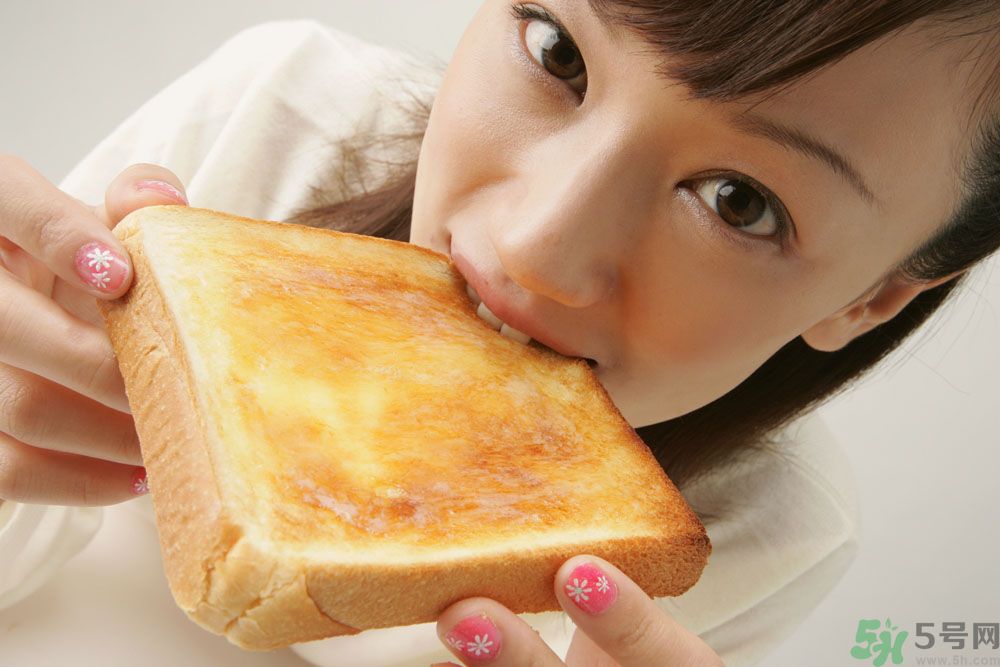 青春期女生吃很多是怎么回事？青春期女生很能吃怎么辦？