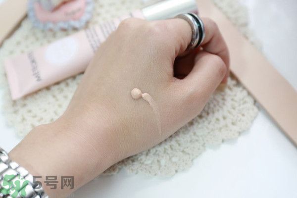 法國(guó)嬌蘭幻彩流星亮肌乳怎么使用？法國(guó)嬌蘭幻彩流星亮肌乳使用心得