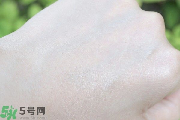 法國嬌蘭幻彩流星亮膚修顏液怎么使用？法國嬌蘭幻彩流星亮膚修顏液使用方法