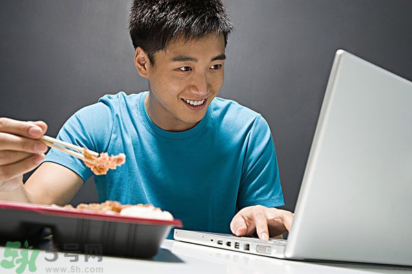 叫外賣吃對(duì)身體好嗎？吃外賣的危害與壞處
