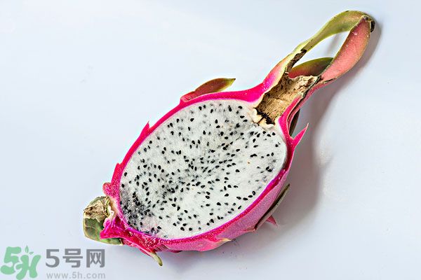火龍果外面發(fā)霉了里面還能吃么？火龍果外皮爛了還能吃嗎？