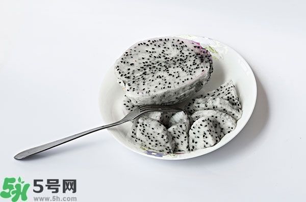 火龍果外面發(fā)霉了里面還能吃么？火龍果外皮爛了還能吃嗎？