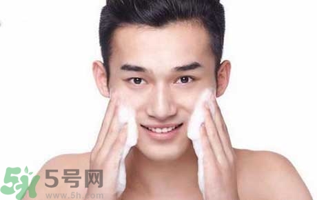 整天對(duì)著電腦，怎么減少對(duì)皮膚的傷害？