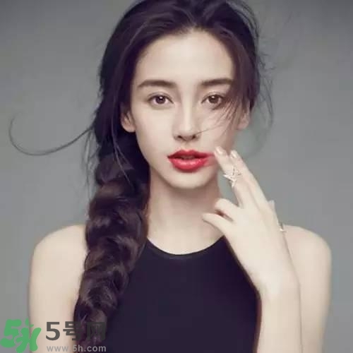 唇色深的人適合什么顏色的口紅？如何挑選口紅的顏色？