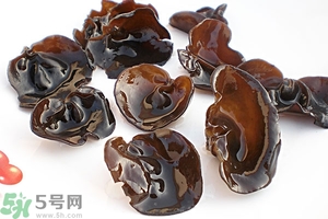 木耳能用開(kāi)水泡嗎？泡木耳用熱水還是涼水好？