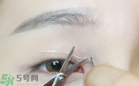 單眼皮怎么變雙眼皮了？單眼皮上面有一條線
