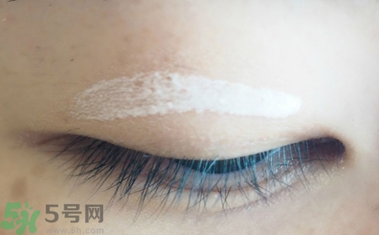 單眼皮怎么變雙眼皮了？單眼皮上面有一條線