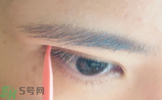 單眼皮怎么變雙眼皮了？單眼皮上面有一條線
