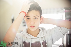 熬夜眼睛腫了怎么辦？熬夜眼睛紅了怎么辦？