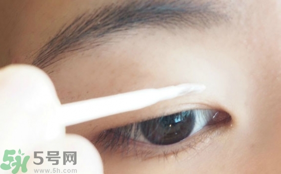 單眼皮怎么變雙眼皮了？單眼皮上面有一條線