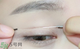 單眼皮怎么變雙眼皮了？單眼皮上面有一條線