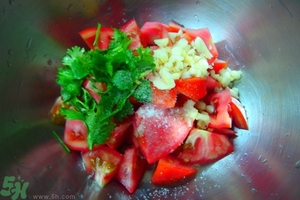 夏天秋葵怎么做好吃？秋葵在夏天怎么做？