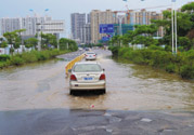 路面雨水多深車輛不宜通行？車輛在雨水中行駛要注意什么？