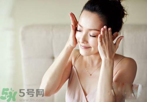 肌底液和精華液有什么區(qū)別？肌底液和精華液的區(qū)別