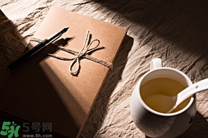 蜂蜜水隔夜還能喝嗎？蜂蜜水第二天還能喝嗎？