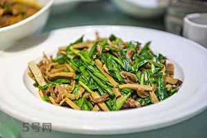 隔夜的韭菜能吃嗎？韭菜炒熟后第二天能吃嗎？