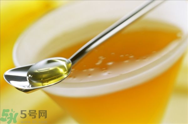 蜂蜜放久了有酒味是怎么回事？蜂蜜有酒味還能喝嗎？