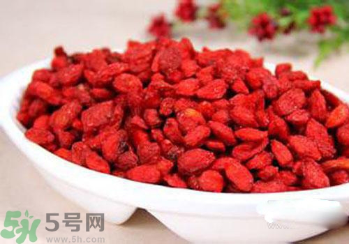 枸杞放久了變濕了可以吃嗎？枸杞放久了變黏了可以吃嗎？