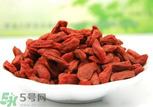 枸杞放久了變濕了可以吃嗎？枸杞放久了變黏了可以吃嗎？