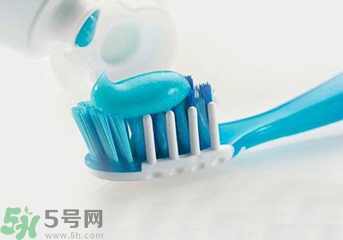 牙膏含氟好不好？牙膏含氟好還是不含氟好？