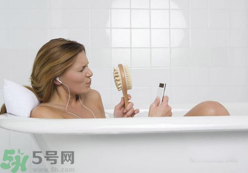 夏天一天洗幾次澡比較好？夏天一天洗幾次澡比較養(yǎng)生？