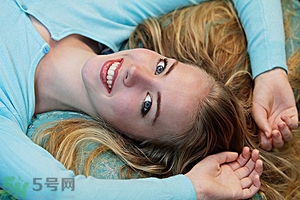 15歲女生接吻會懷孕嗎？女生和男生舌吻會懷孕嗎？