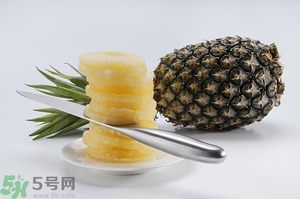 早上起來(lái)吃菠蘿好嗎？早餐吃菠蘿好嗎？