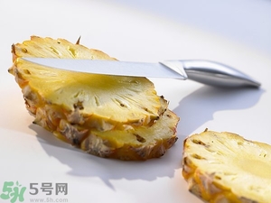 早上起來(lái)吃菠蘿好嗎？早餐吃菠蘿好嗎？