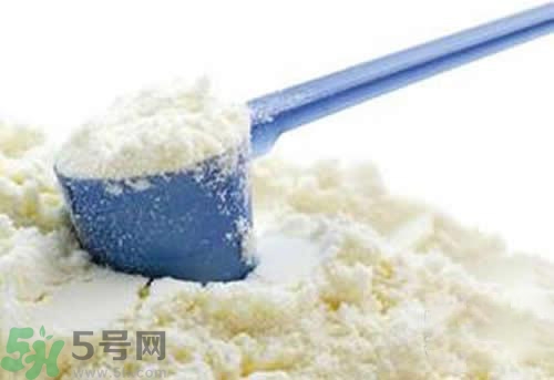 奶粉結塊是怎么回事？奶粉結塊可以吃嗎？